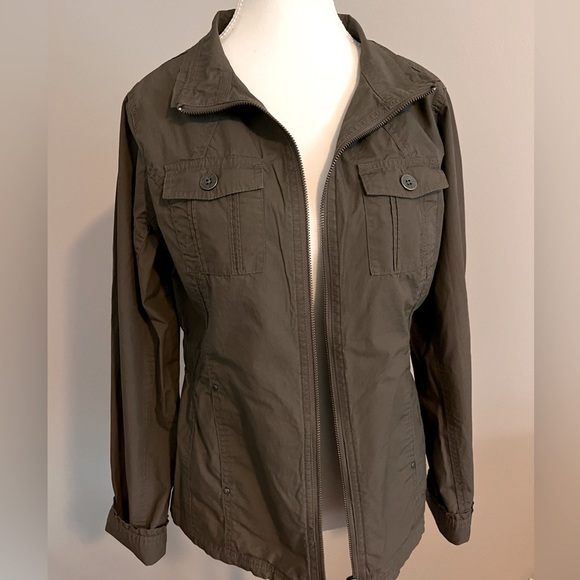 2/$25 Dalia light spring or fall jacket. Size medium. - Picture 3 of 9